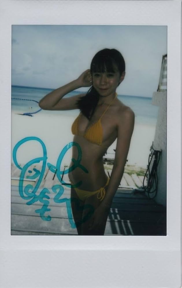 Amazon.co.jp: ◎スレンダーグラビアアイドル山本響直筆サイン
